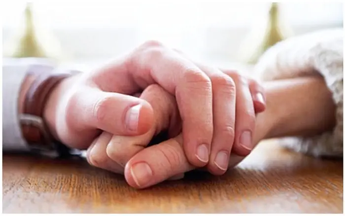 Giải Mã Giấc Mơ Thấy Đàn Ông Nắm Tay Mình: Ý Nghĩa Chi Tiết Và Cách Hiểu Sâu Sắc