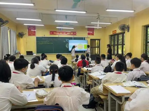 Giải Mã Giấc Mơ Thấy Lớp Học Đông Người: Ý Nghĩa Điềm Báo Và Con Số May Mắn Giải Mã Giấc Mơ Thấy Lớp Học Đông Người: Ý Nghĩa Điềm Báo Và Con Số May Mắn