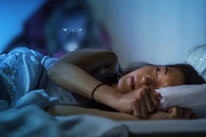 Giải Mã Giấc Mơ Thấy Mình Bị Ốp: Ý Nghĩa Tâm Linh, Nguyên Nhân Và Dấu Hiệu Căn Đồng