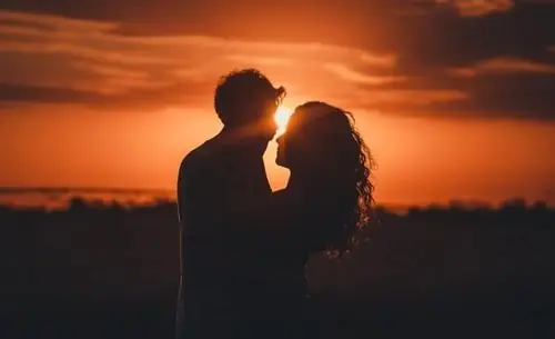 Giải Mã Ý Nghĩa Và Điềm Báo Giấc Mơ Thấy Người Mình Yêu: Góc Nhìn Tâm Lý Tình Cảm