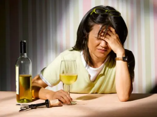 Giải Mã Giấc Mơ Thấy Người Say Rượu: Ý Nghĩa, Điềm Báo Và Con Số Liên Quan