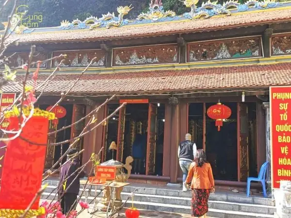 Giải Mã Giấc Mơ Thấy Ra Nghĩa Địa Thắp Hương: Ý Nghĩa, Điềm Báo & Số May Mắn Giải Mã Giấc Mơ Thấy Ra Nghĩa Địa Thắp Hương: Ý Nghĩa, Điềm Báo & Số May Mắn