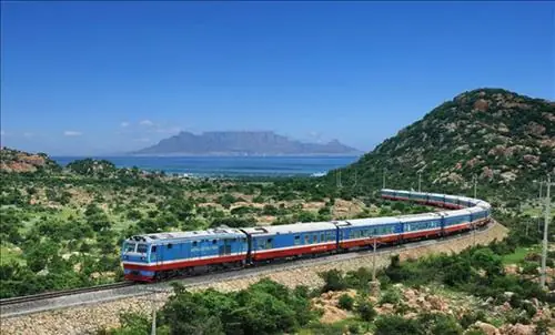 Giải Mã Giấc Mơ Thấy Tàu Hỏa Bị Lật: Ý Nghĩa, Điềm Báo Và Con Số Cho Người Mơ