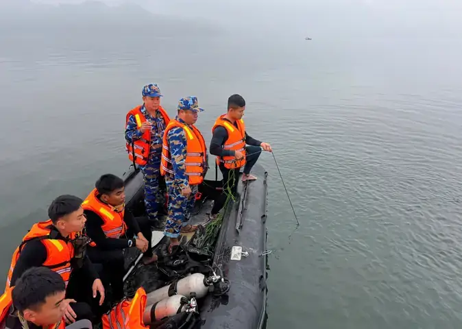 Giải Mã Giấc Mơ Thấy Tàu Hỏa Bị Lật: Ý Nghĩa, Điềm Báo Và Con Số Cho Người Mơ