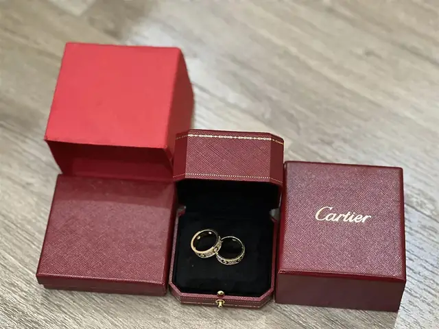 Mua Nhẫn Cartier Chính Hãng: Giá Tham Khảo, Địa Chỉ Uy Tín & Cách Kiểm Tra Độ Xác Thực Mua Nhẫn Cartier Chính Hãng: Giá Tham Khảo, Địa Chỉ Uy Tín & Cách Kiểm Tra Độ Xác Thực