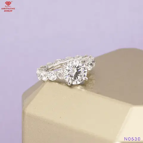 Kinh Nghiệm Mua Nhẫn Cầu Hôn Như Thế Nào Để Nàng Gật Đầu Kinh Nghiệm Mua Nhẫn Cầu Hôn Như Thế Nào Để Nàng Gật Đầu