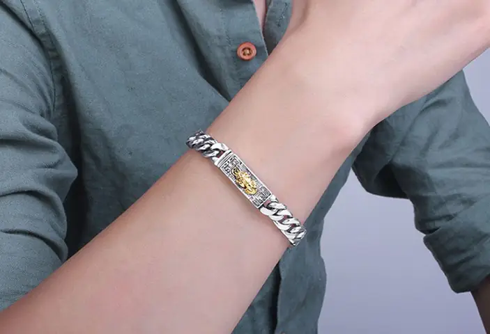 Nam Nên Đeo Lắc Tay Bên Nào? Hướng Dẫn Chi Tiết Về Phong Thủy, Tay Thuận Và Phong Cách