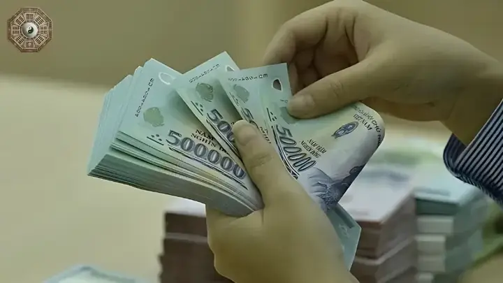 Giải Mã Giấc Mơ Nhặt Được Tiền 500 Nghìn: Ý Nghĩa, Con Số May Mắn Và Lời Khuyên