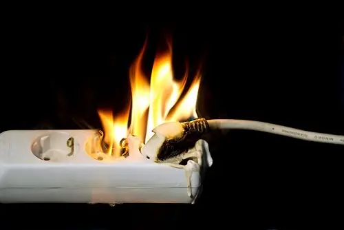 Giải Mã Nằm Mơ Thấy Chập Điện Cháy: Ý Nghĩa, Điềm Báo Và Con Số Liên Quan
