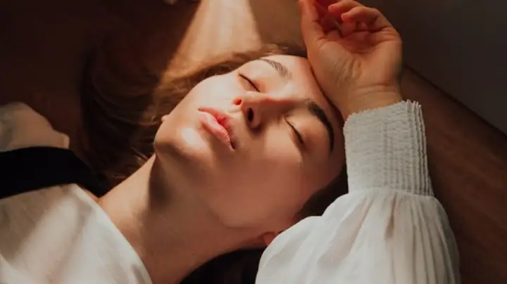 Giải Mã Giấc Mơ Thấy Ma Nữ Áo Trắng: Ý Nghĩa, Điềm Báo Và Số May Mắn