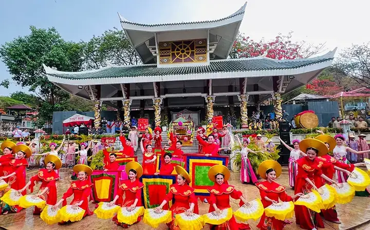 Giải Mã Giấc Mơ Thấy Miếu Bà: Điềm Báo Gì Và Con Số May Mắn Liên Quan Giải Mã Giấc Mơ Thấy Miếu Bà: Điềm Báo Gì Và Con Số May Mắn Liên Quan