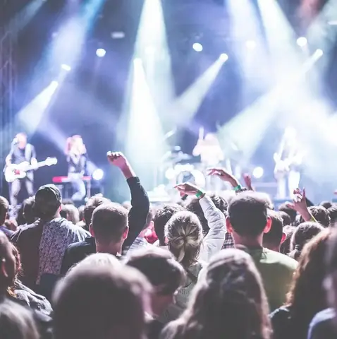 Nằm Mơ Thấy Nói Chuyện Với Idol: Ý Nghĩa, Dấu Hiệu Và Cách Giải Mã Cho Người Trẻ