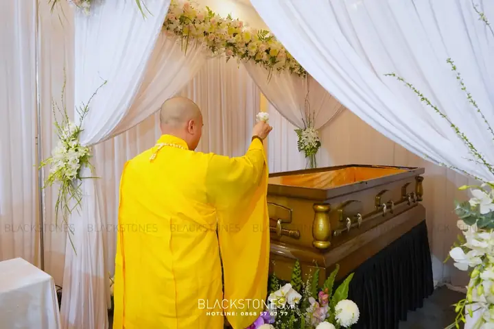 Giải Mã Giấc Mơ Thấy Quan Tài Màu Vàng: Ý Nghĩa, Điềm Báo Và Con Số May Mắn