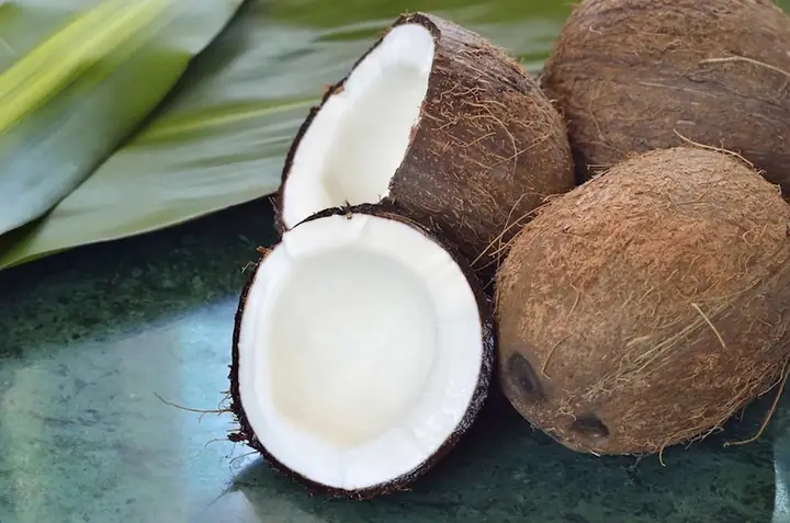 Giải Mã Giấc Mơ Trái Dừa Khô: Ý Nghĩa Điềm Báo Và Con Số Đánh Đề Cho Người Chơi Lô Đề