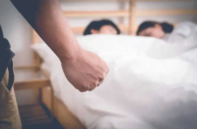 Giải Mã Giấc Mơ Thấy Vợ Người Khác: Ý Nghĩa, Điềm Lành Hay Dữ Cho Người Chồng Giải Mã Giấc Mơ Thấy Vợ Người Khác: Ý Nghĩa, Điềm Lành Hay Dữ Cho Người Chồng