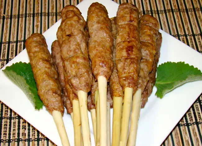 Nem Nướng Nha Trang Nguyễn Văn Huyền: Địa Chỉ, Thực Đơn, Giờ Mở Cửa & Mẹo Thưởng Thức