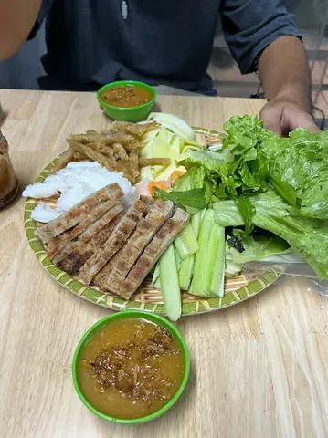 Nem Nướng Nha Trang Nguyễn Văn Huyền: Địa Chỉ, Thực Đơn, Giờ Mở Cửa & Mẹo Thưởng Thức