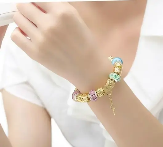 Nên Đeo Lắc Tay Bên Nào Theo Phong Thủy Và Quan Điểm Hiện Nay? Nên Đeo Lắc Tay Bên Nào Theo Phong Thủy Và Quan Điểm Hiện Nay?