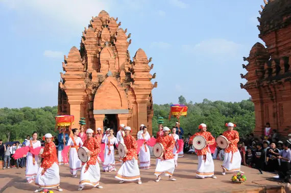 Tìm Hiểu Nguồn Gốc Người Chăm Từ Vương Quốc Champa Và Nhóm Ngôn Ngữ Mã Lai-đa Đảo Tìm Hiểu Nguồn Gốc Người Chăm Từ Vương Quốc Champa Và Nhóm Ngôn Ngữ Mã Lai-đa Đảo