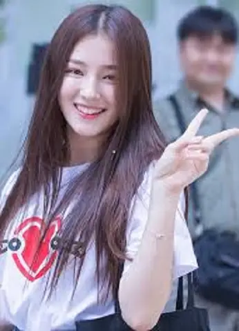 Giải Mã Tướng Răng Thỏ: Ý Nghĩa Nhân Tướng, Vận Mệnh & Giải Pháp Thẩm Mỹ Chuẩn Y Khoa