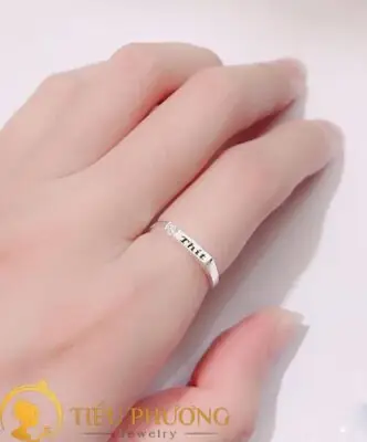 Nhẫn Bạc Đeo Ngón Trỏ: Ý Nghĩa, Phong Cách Và Cách Chọn Cho Phụ Nữ Nhẫn Bạc Đeo Ngón Trỏ: Ý Nghĩa, Phong Cách Và Cách Chọn Cho Phụ Nữ