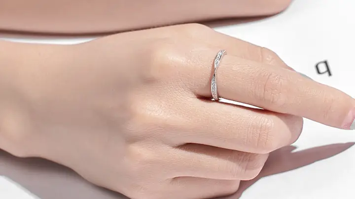 Nhẫn Bạc Đeo Ngón Trỏ: Ý Nghĩa, Phong Cách Và Cách Chọn Cho Phụ Nữ Nhẫn Bạc Đeo Ngón Trỏ: Ý Nghĩa, Phong Cách Và Cách Chọn Cho Phụ Nữ