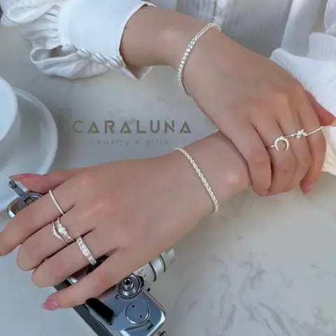 Nhẫn Bạc Mạ Bạch Kim Là Gì? Đặc Điểm, Cách Chọn Và Bảo Quản Cho Người Yêu Thời Trang Nhẫn Bạc Mạ Bạch Kim Là Gì? Đặc Điểm, Cách Chọn Và Bảo Quản Cho Người Yêu Thời Trang