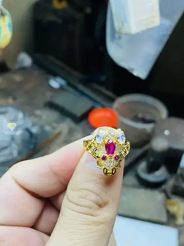 Nhẫn Con Cóc Vàng 18k: Ý Nghĩa, Cách Đeo Đúng Phong Thủy Và Giá Thành Tham Khảo Nhẫn Con Cóc Vàng 18k: Ý Nghĩa, Cách Đeo Đúng Phong Thủy Và Giá Thành Tham Khảo