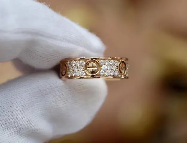 Nhẫn Cưới Kim Cương Cartier: Giá Bao Nhiêu, Dòng Nào Phù Hợp Và Nên Mua Ở Đâu? Nhẫn Cưới Kim Cương Cartier: Giá Bao Nhiêu, Dòng Nào Phù Hợp Và Nên Mua Ở Đâu?