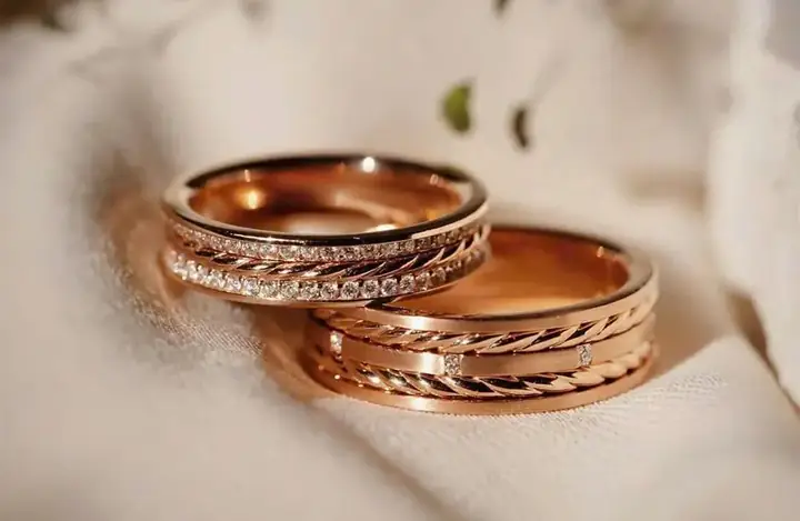 Nên Chọn Loại Vàng Nào Cho Nhẫn Cưới Để Vừa Bền Vừa Đẹp? Nên Chọn Loại Vàng Nào Cho Nhẫn Cưới Để Vừa Bền Vừa Đẹp?