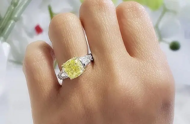 Hướng Dẫn Chọn Nhẫn Đá Phong Thủy Mệnh Kim: Đá Hợp Mệnh, Ngón Đeo & Gợi Ý Mẫu