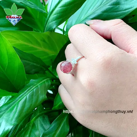 Nhẫn Đá Thạch Anh Đỏ: Ý Nghĩa, Công Dụng Và Cách Chọn Cho Người Mới Bắt Đầu Nhẫn Đá Thạch Anh Đỏ: Ý Nghĩa, Công Dụng Và Cách Chọn Cho Người Mới Bắt Đầu