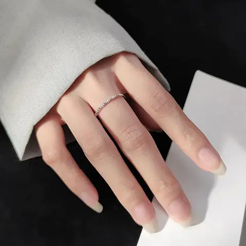 Giải Mã Ý Nghĩa Đeo Nhẫn Ngón Giữa Cho Nữ Và Cách Chọn Nhẫn Phù Hợp Giải Mã Ý Nghĩa Đeo Nhẫn Ngón Giữa Cho Nữ Và Cách Chọn Nhẫn Phù Hợp
