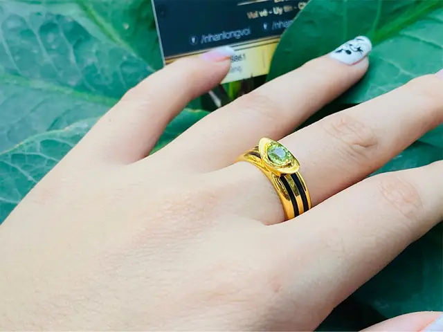 Giải Mã Ý Nghĩa Đeo Nhẫn Ngón Giữa Cho Nữ Và Cách Chọn Nhẫn Phù Hợp Giải Mã Ý Nghĩa Đeo Nhẫn Ngón Giữa Cho Nữ Và Cách Chọn Nhẫn Phù Hợp
