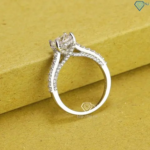 Nhẫn Đính Hôn Giá Rẻ: Hướng Dẫn Chọn Mẫu Đẹp, Chất Lượng Và Giá Tốt Nhất Nhẫn Đính Hôn Giá Rẻ: Hướng Dẫn Chọn Mẫu Đẹp, Chất Lượng Và Giá Tốt Nhất