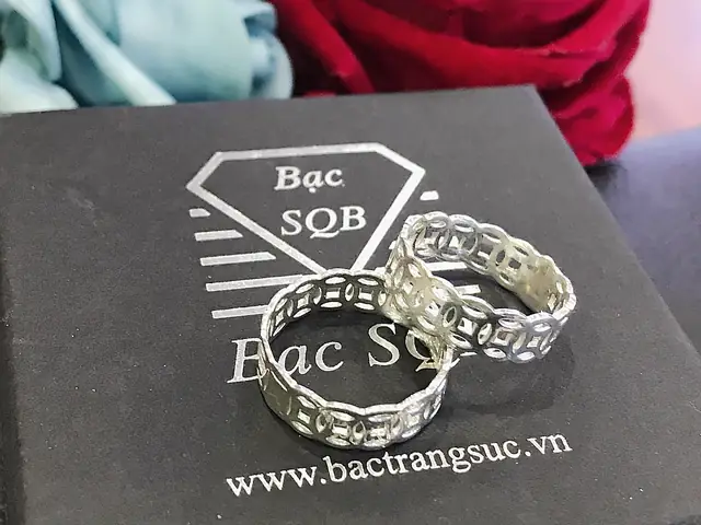 Bảng Giá Nhẫn Kim Tiền Bạc Mới Nhất Và Các Yếu Tố Ảnh Hưởng Đến Giá Bảng Giá Nhẫn Kim Tiền Bạc Mới Nhất Và Các Yếu Tố Ảnh Hưởng Đến Giá