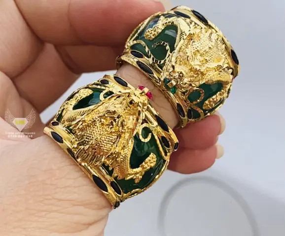 Giải Mã Ý Nghĩa Phong Thủy Và Cách Chọn Nhẫn Ngọc Bích Đeo Ngón Út
