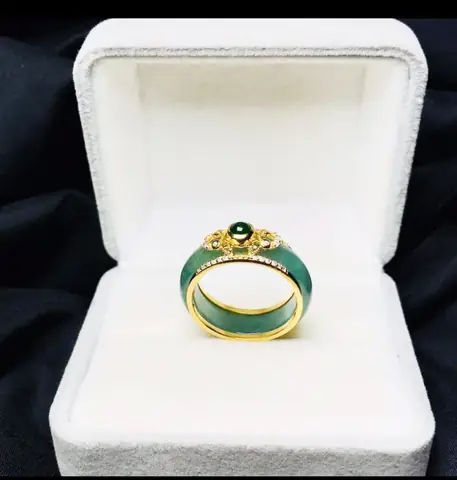 Tổng Hợp Nhẫn Ngọc Phỉ Thúy Bọc Vàng: Các Mẫu Vàng 18k, 15k, Hoàng Phỉ Và Giá Tham Khảo Tổng Hợp Nhẫn Ngọc Phỉ Thúy Bọc Vàng: Các Mẫu Vàng 18k, 15k, Hoàng Phỉ Và Giá Tham Khảo