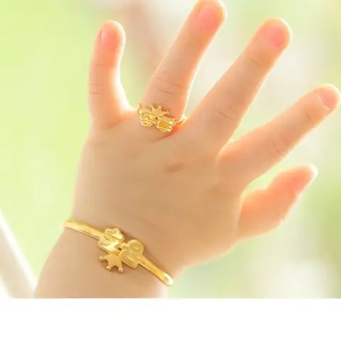 Nhẫn Vàng Cho Em Bé: Hướng Dẫn Chọn Mua An Toàn & Thời Trang Nhẫn Vàng Cho Em Bé: Hướng Dẫn Chọn Mua An Toàn & Thời Trang