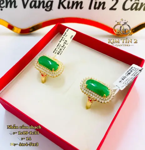 Nhẫn Vàng Hột Cẩm Thạch: Mẫu Mã, Chất Liệu, Giá Và Cách Chọn Mua Cho Người Mới