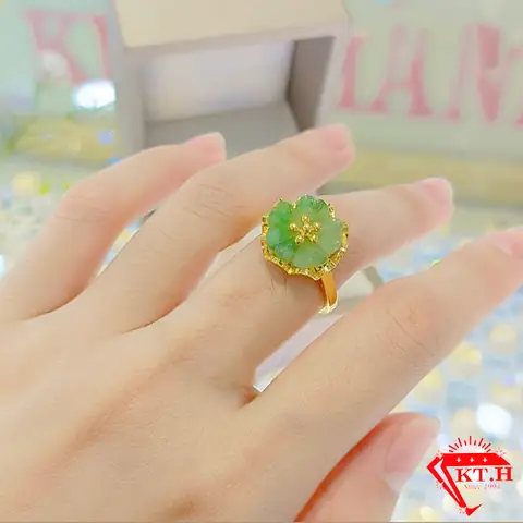 Nhẫn Vàng Hột Cẩm Thạch: Mẫu Mã, Chất Liệu, Giá Và Cách Chọn Mua Cho Người Mới