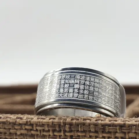 Nhẫn Xoay Chú Đại Bi: Hướng Dẫn Chọn Mua, Chất Liệu Và Ý Nghĩa Phong Thủy Nhẫn Xoay Chú Đại Bi: Hướng Dẫn Chọn Mua, Chất Liệu Và Ý Nghĩa Phong Thủy