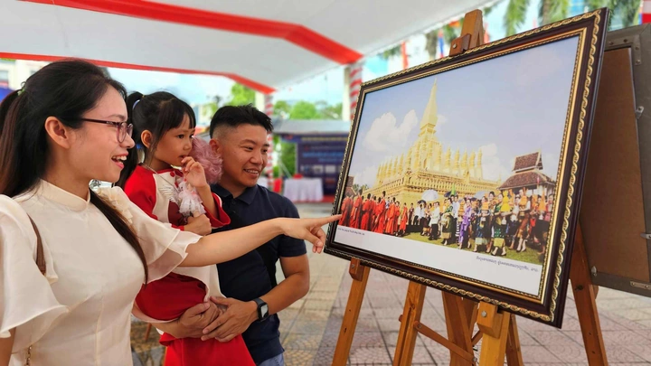 Những Hình Ảnh Nổi Bật Về Tình Hữu Nghị Việt Nam‑lào: Bộ Sưu Tập, Ý Nghĩa Và Lịch Sử (dành Cho Người Yêu Lịch Sử & Văn Hoá)