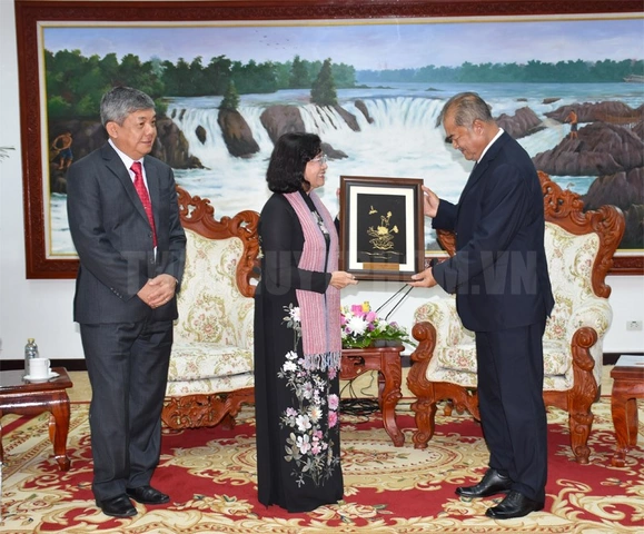 Những Hình Ảnh Nổi Bật Về Tình Hữu Nghị Việt Nam‑lào: Bộ Sưu Tập, Ý Nghĩa Và Lịch Sử (dành Cho Người Yêu Lịch Sử & Văn Hoá)