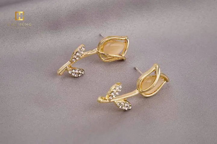 Khám Phá Những Mẫu Bông Tai Vàng Ý Đẹp Được Ưa Chuộng Nhất Hiện Nay Khám Phá Những Mẫu Bông Tai Vàng Ý Đẹp Được Ưa Chuộng Nhất Hiện Nay