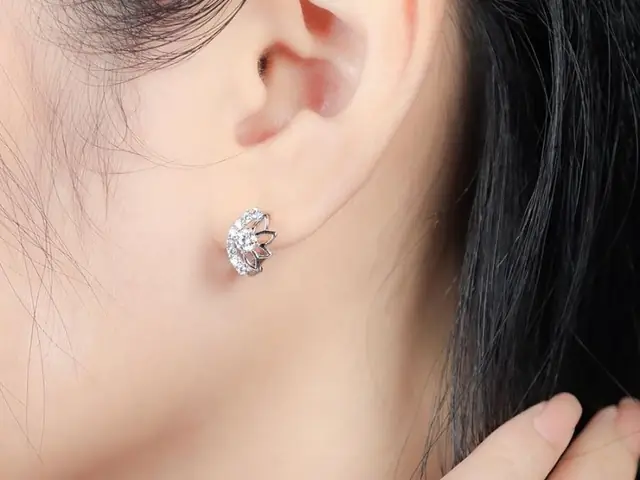 Khám Phá Những Mẫu Bông Tai Vàng Ý Đẹp Được Ưa Chuộng Nhất Hiện Nay Khám Phá Những Mẫu Bông Tai Vàng Ý Đẹp Được Ưa Chuộng Nhất Hiện Nay