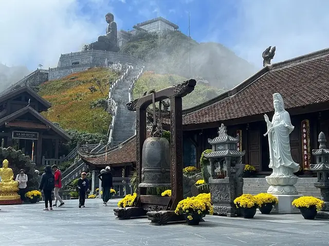 Tổng Hợp Những Ngôi Chùa Trên Núi Ở Việt Nam: Khám Phá Vẻ Đẹp Thanh Bình Cho Người Yêu Du Lịch Tâm Linh Tổng Hợp Những Ngôi Chùa Trên Núi Ở Việt Nam: Khám Phá Vẻ Đẹp Thanh Bình Cho Người Yêu Du Lịch Tâm Linh