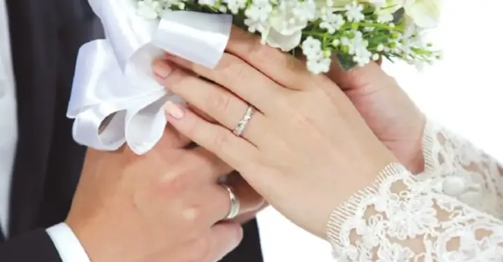 Nữ Nên Đeo Nhẫn Cưới Tay Nào Và Ngón Nào Theo Chuẩn Phong Tục Nữ Nên Đeo Nhẫn Cưới Tay Nào Và Ngón Nào Theo Chuẩn Phong Tục