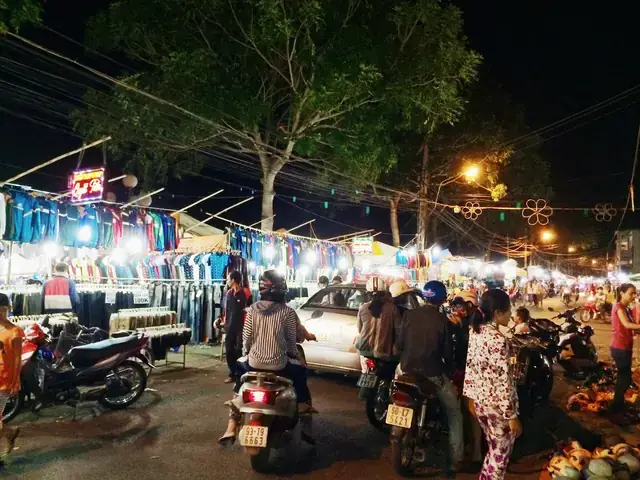 Khám Phá Phố Ẩm Thực Đêm Bến Tre: Chợ Đêm Và Điểm Ăn Uống Về Đêm Cho Du Khách