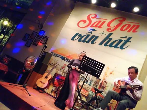 Khám Phá Phòng Trà Sài Gòn Vẫn Hát: Không Gian Nhạc Sống Và Câu Chuyện Nghệ Sĩ Khám Phá Phòng Trà Sài Gòn Vẫn Hát: Không Gian Nhạc Sống Và Câu Chuyện Nghệ Sĩ